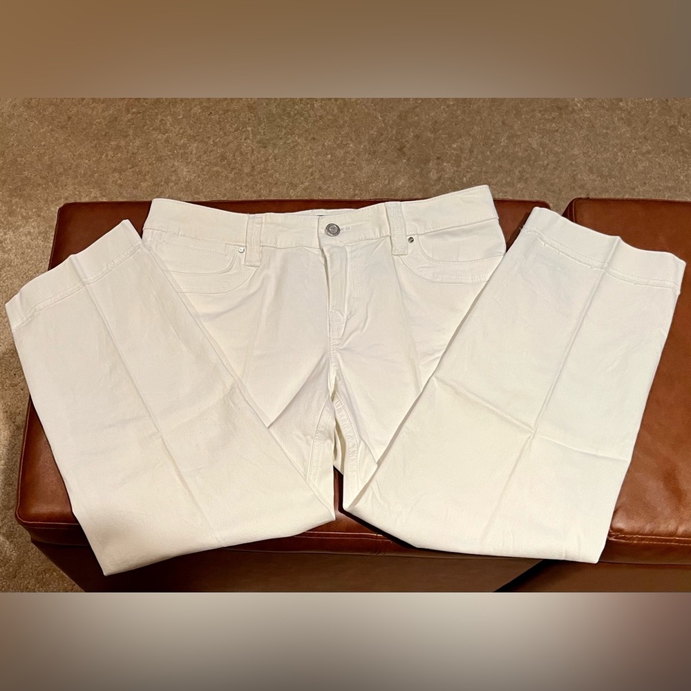 White House Black Market - White Denim Capri’s “Blanc” Style Size 4